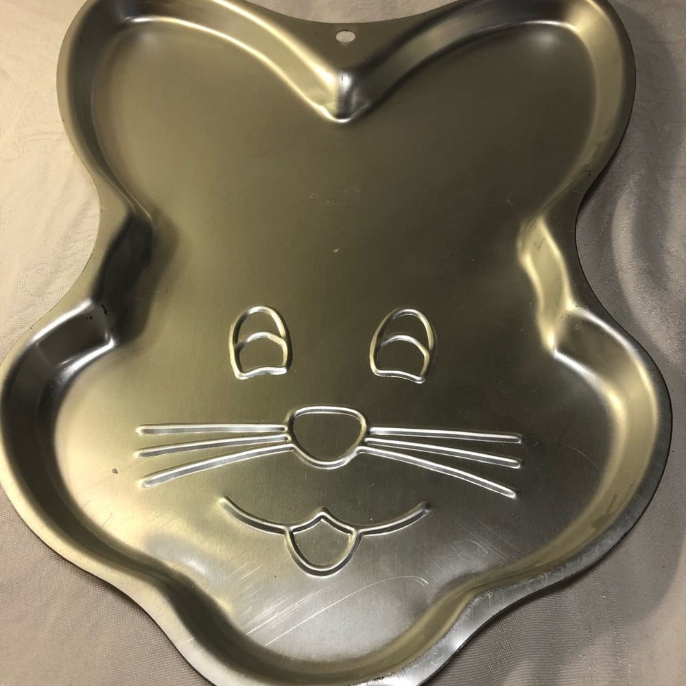 Vintage Wilton Bunny rabbit pan 1998
